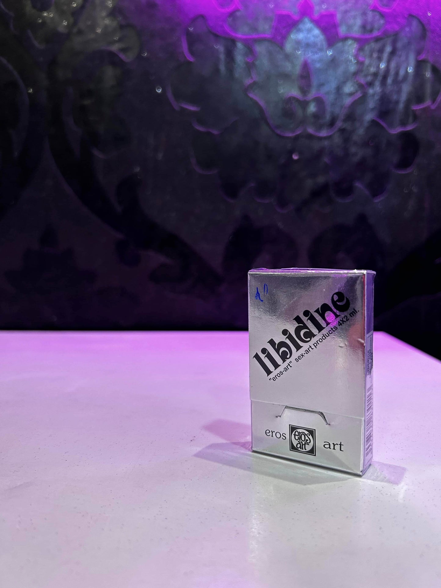 Afrodisíaco natural Libidine en gotas, con extractos de plantas y vitaminas para potenciar el deseo y la intimidad.