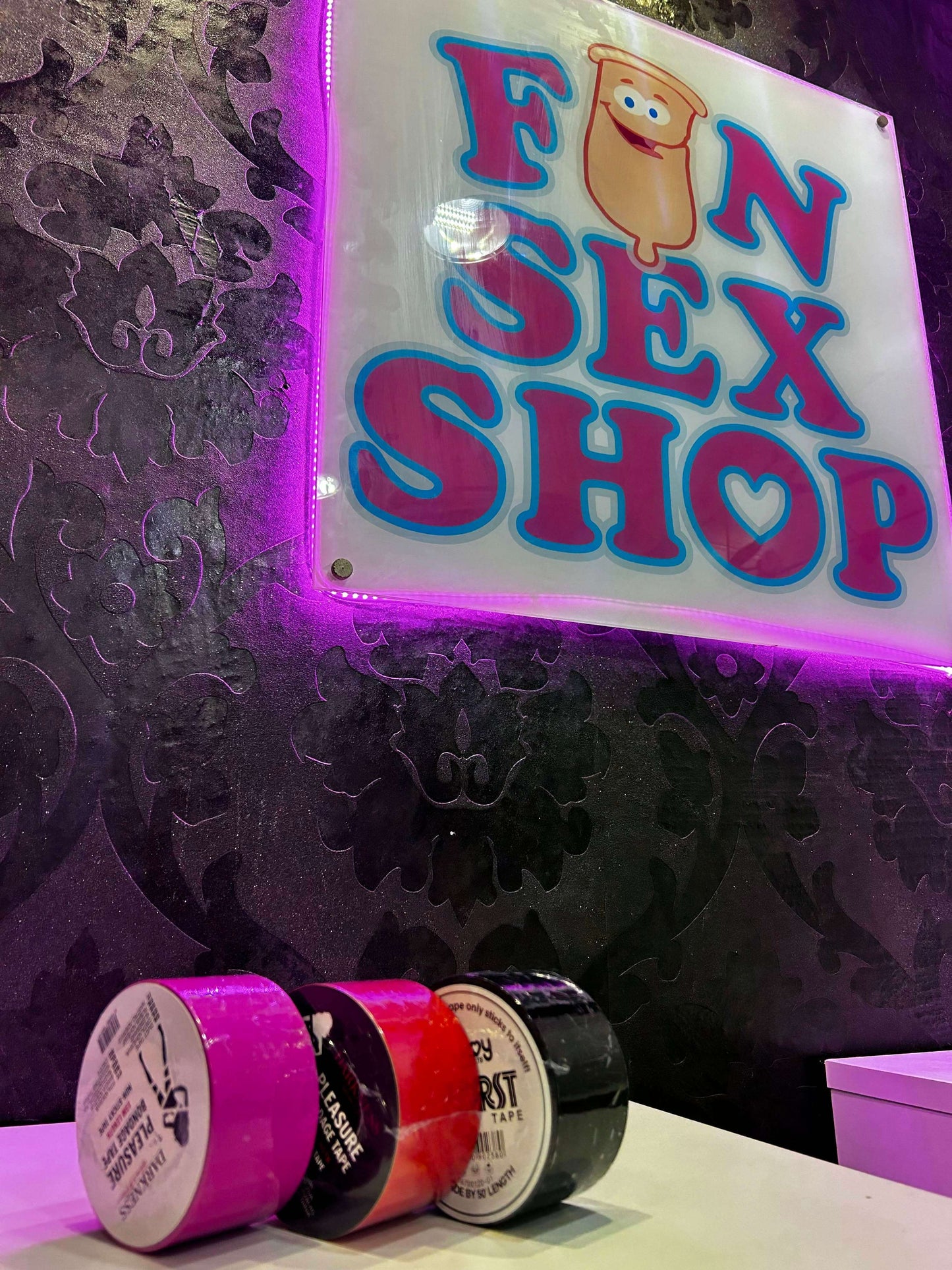 Cinta de bondage para juegos de sumisión, segura y versátil, ideal para principiantes en BDSM; no deja residuos y es suave con la piel.