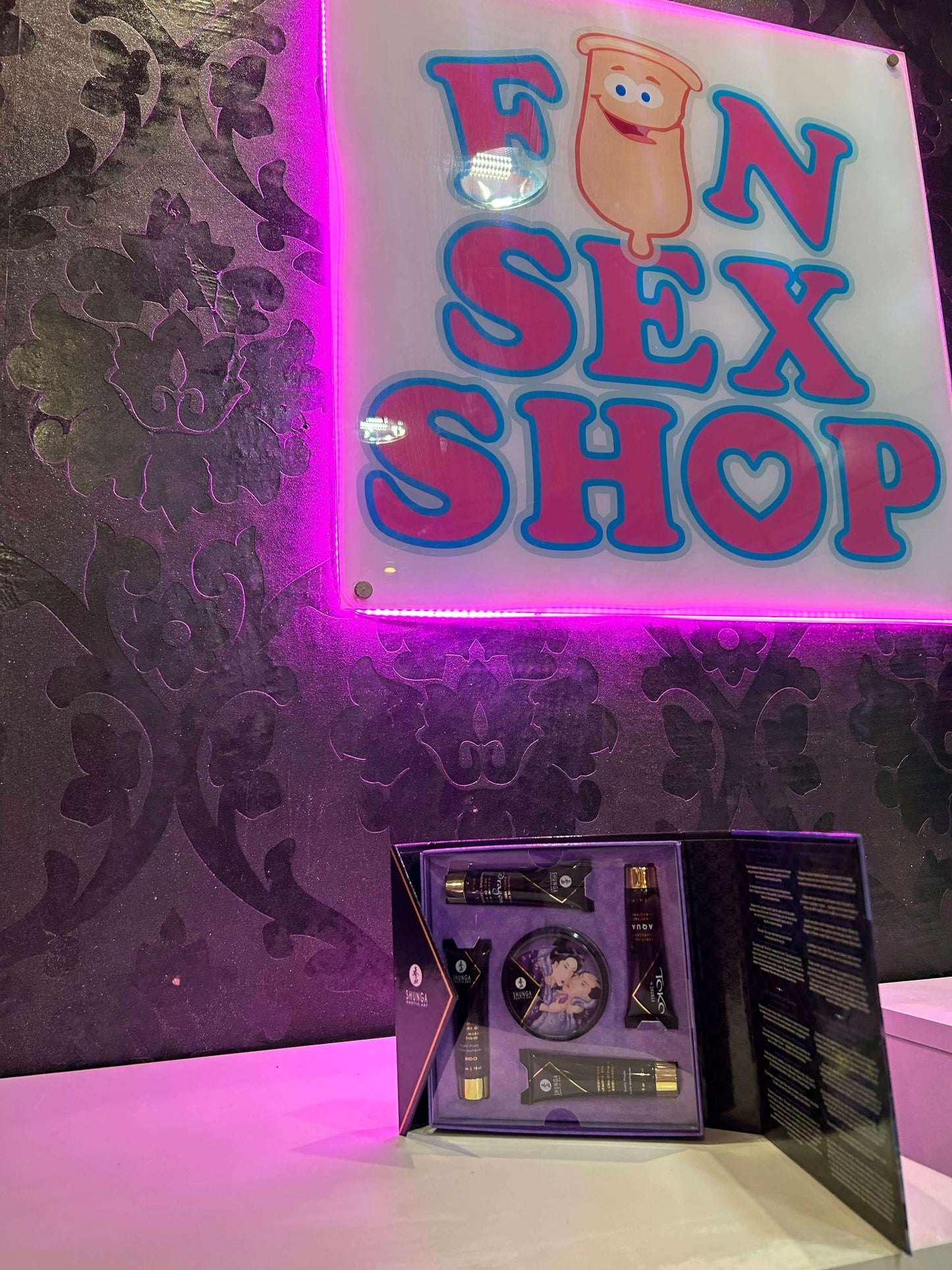 Kit sensual Geishas Secret de Shunga con aroma a fresa y cava, incluye aceites y cremas para juegos en pareja