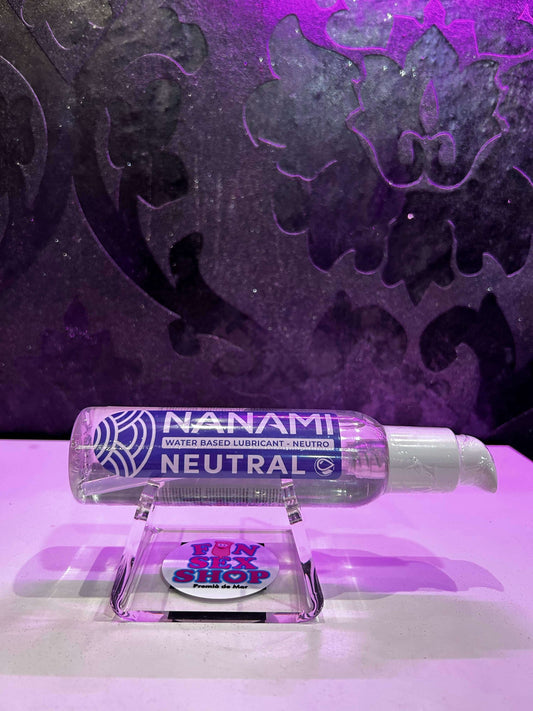 Lubricante neutro a base de agua, comestible, sin olor ni sabor, compatible con preservativos y juguetes.