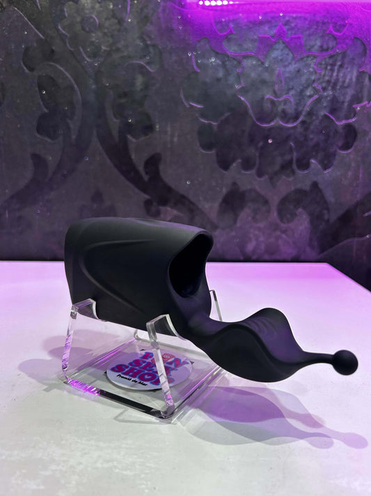 Masturbador vibrador de silicona en gel con doble motor y 9 modos de vibración, estimula intensamente el glande y los testículos.