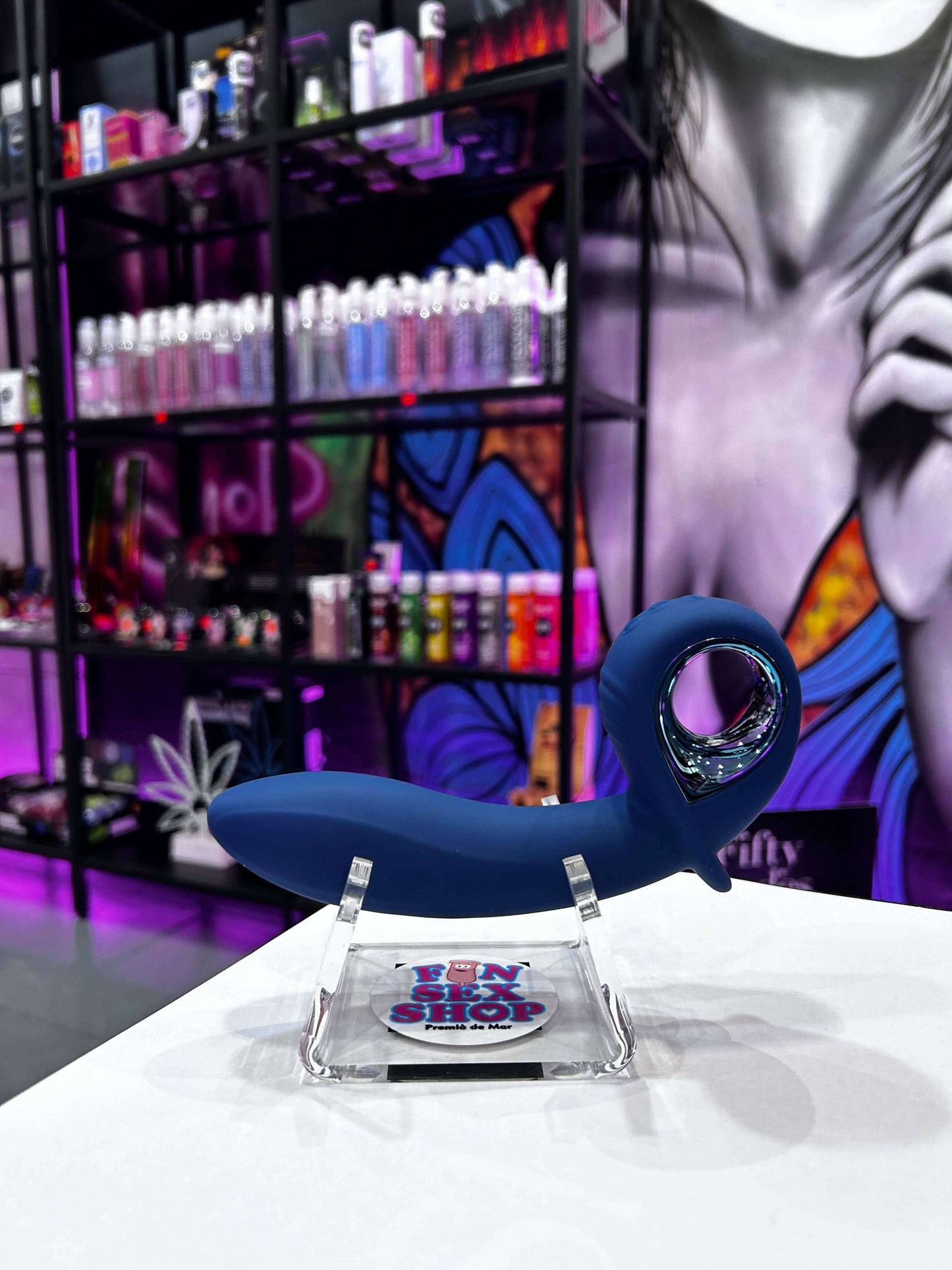 Vibrador inflable de silicona médica con curvatura ergonómica para estimulación vaginal o anal. Incorpora función inflable gradual