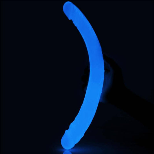 Dildo doble fluorescente de silicona flexible, ideal para juegos compartidos o estimulación doble, visible en la oscuridad.