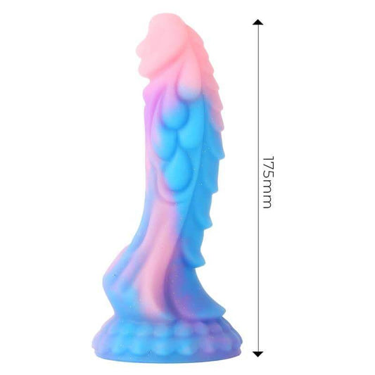 Colorido Consolador Dragón con cuerpo texturizado y fuerte base de ventosa para un uso versátil.