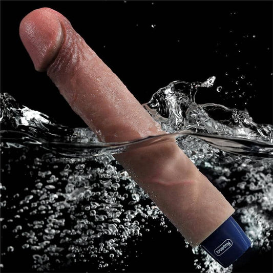 Dildo vibrador 9" sumergido en agua, mostrando su diseño realista y características impermeables y recargables.