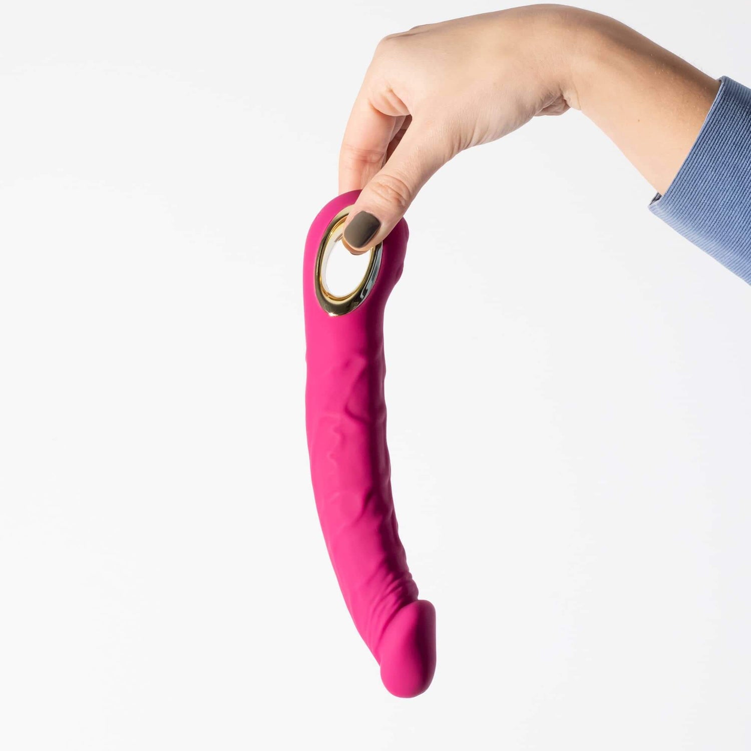 Vibrador Magnus rosa realista,con agarre sostenido con una mano.