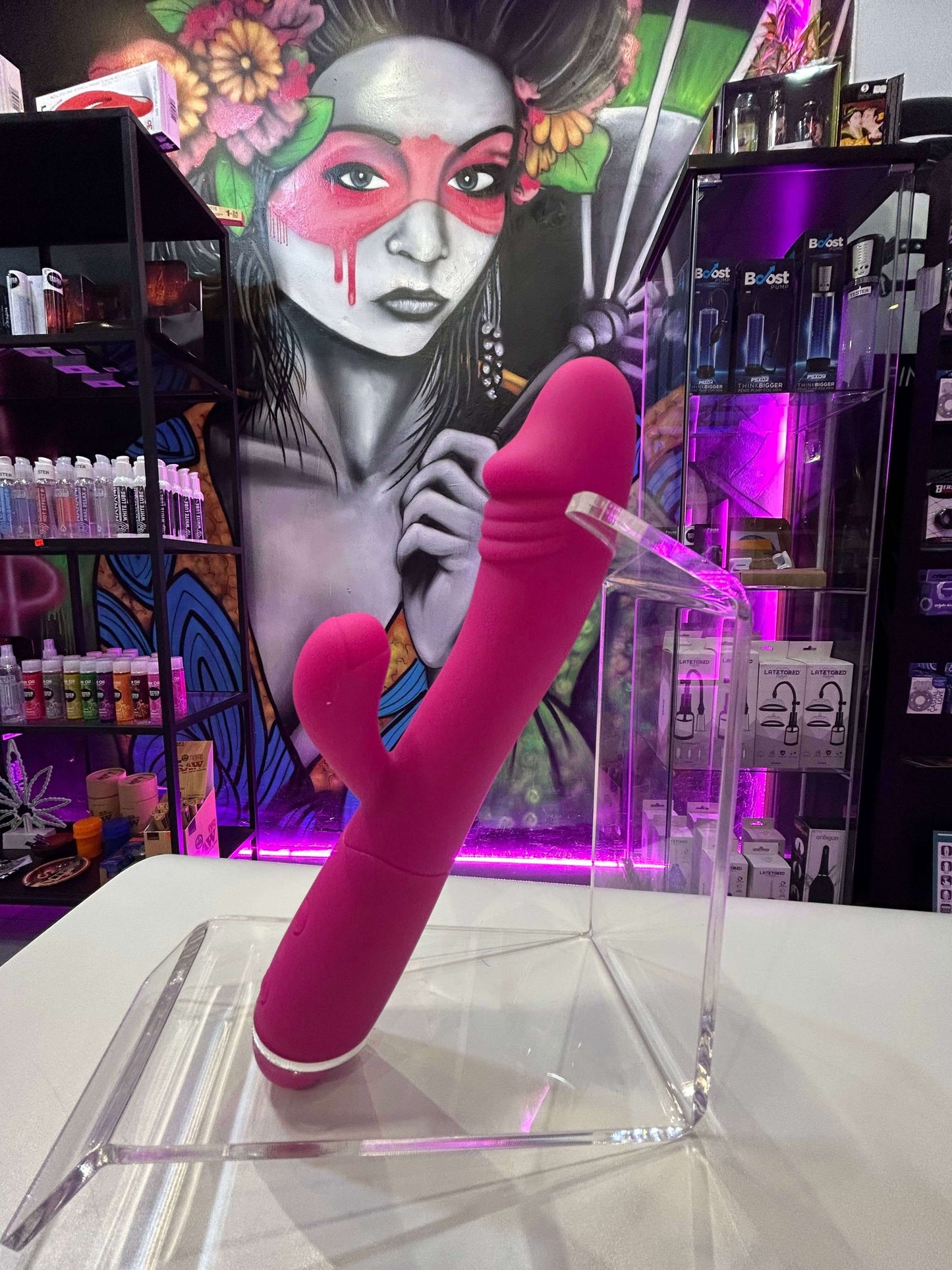 vibrador compacto y ergonómico, diseñado en tonos de rosa suave. Este juguete podría tener diversas funciones, como diferentes niveles de vibración, patrones de pulsación o incluso características de calentamiento para brindar una experiencia más realista